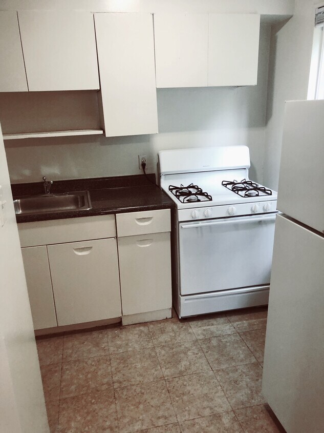 Primary Photo - 400 Browning Ave