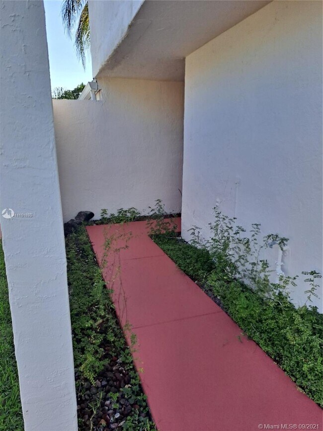 Building Photo - 10706 Lago Welleby Dr