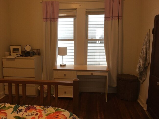 Foto del edificio - 3 BED home with rear patio available AUGUST!