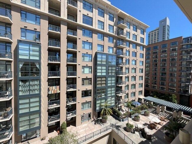 Foto del edificio - Top floor 1 Bed/1Bath Condo in  Gaslamp