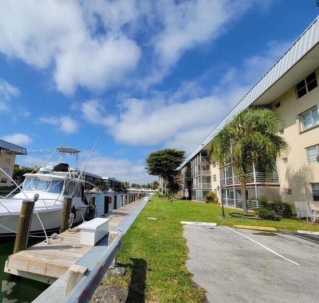 Foto del edificio - 3600 NE 170th St