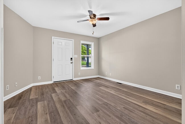 Building Photo - 837 Princeton Cir
