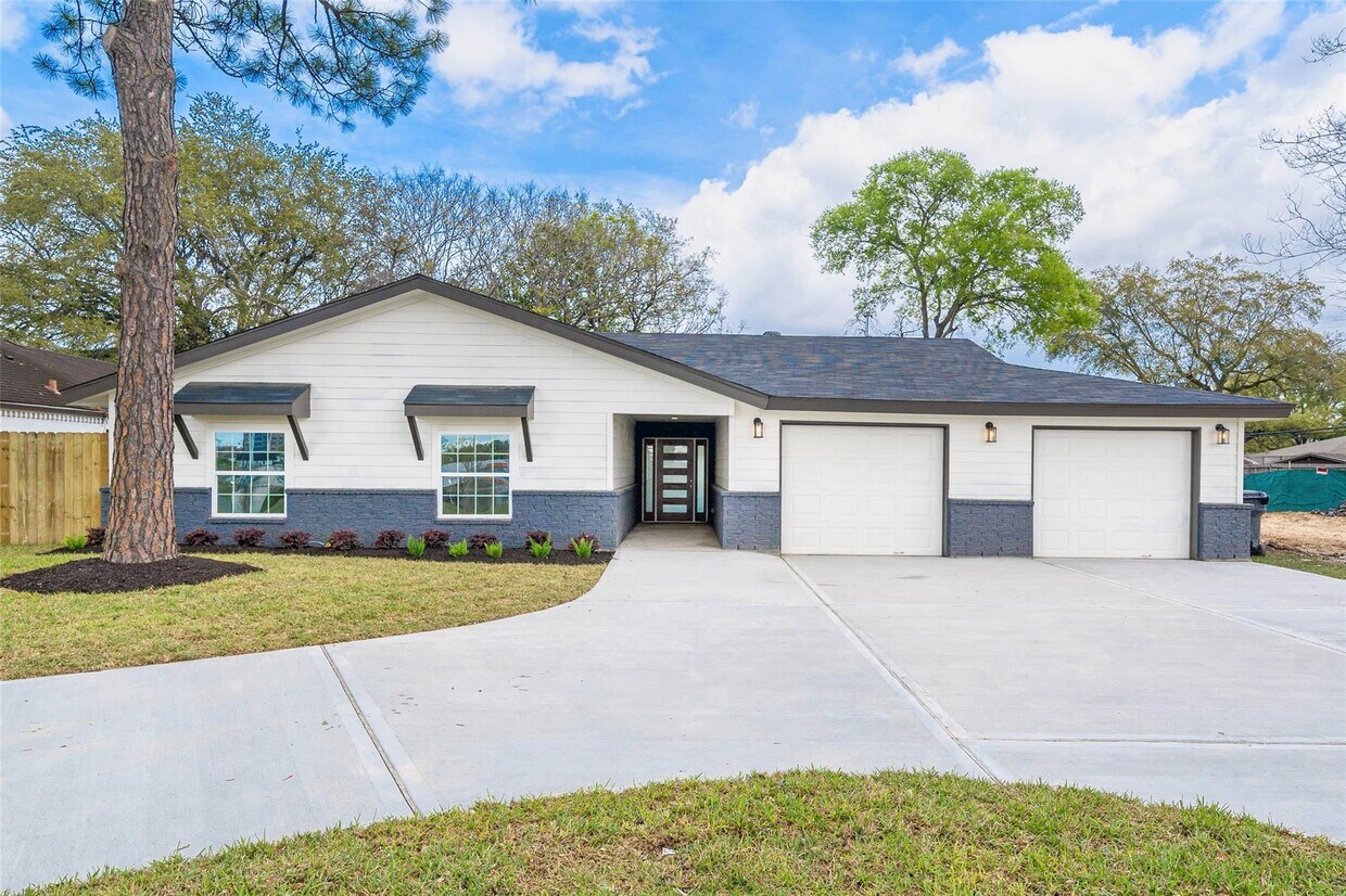 Foto principal - 4030 N Braeswood Blvd