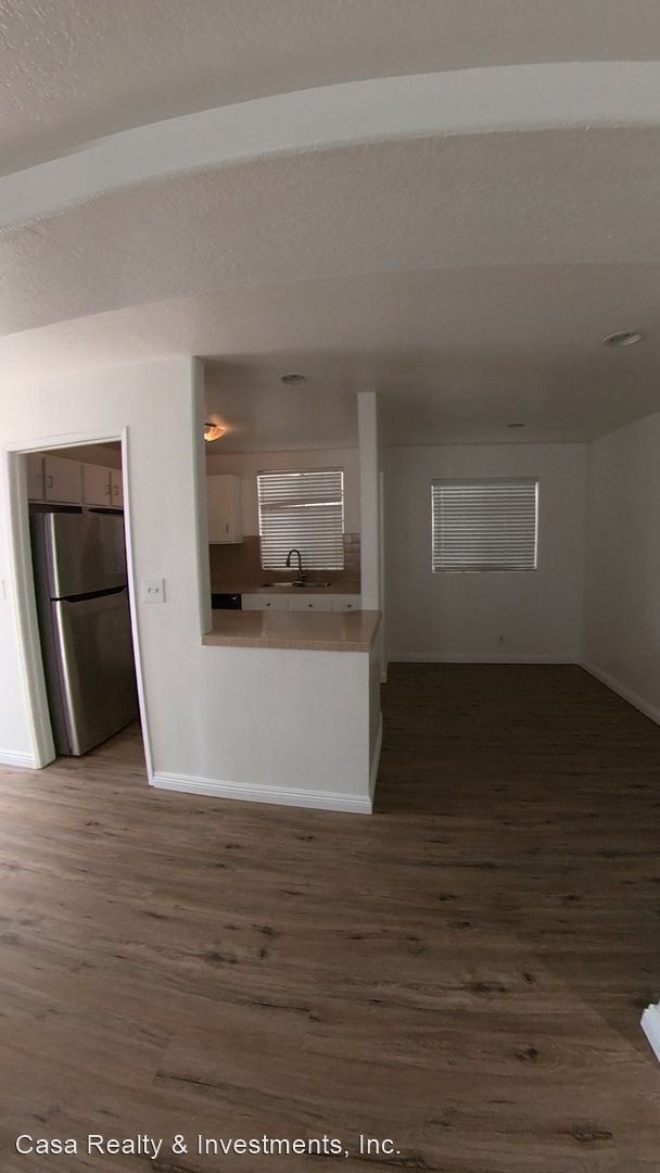 Building Photo - 2 br, 3 bath House - 7050 S La Cienega Blv...