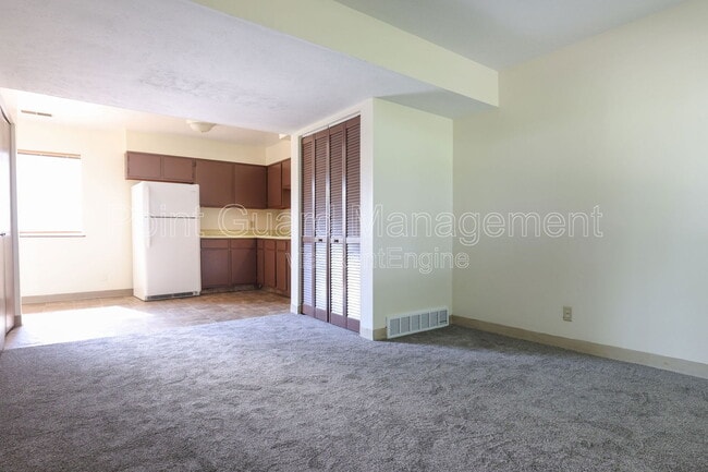 Building Photo - 3030 S 68th Ct
