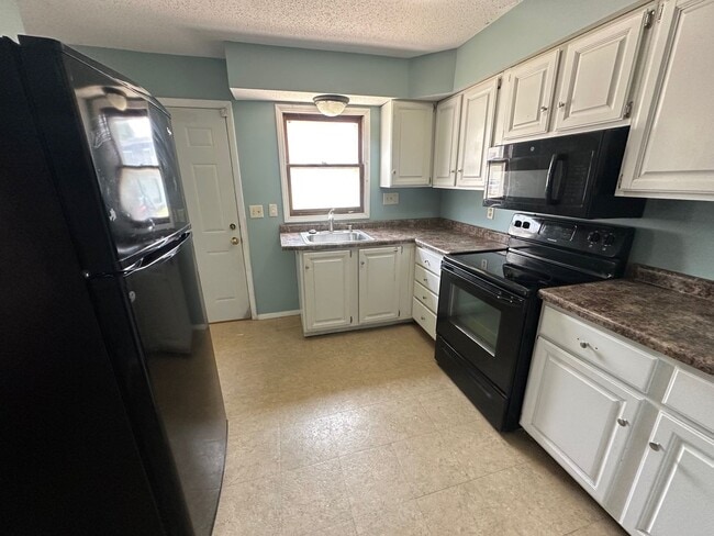 Building Photo - 706 Crescent Dr