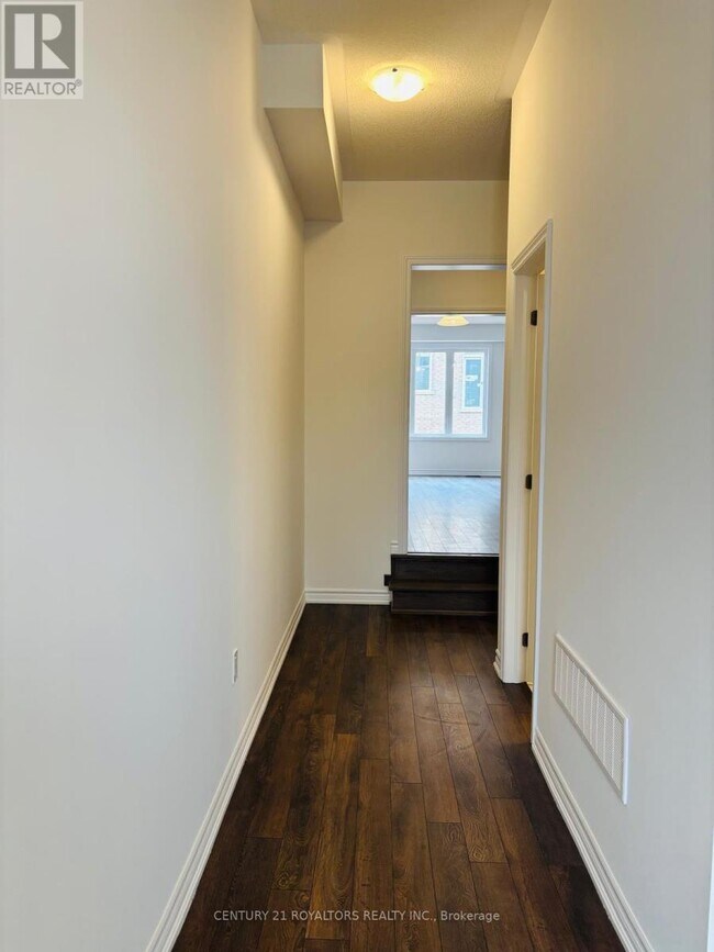 Photo du bâtiment - 94 Sanders Rd