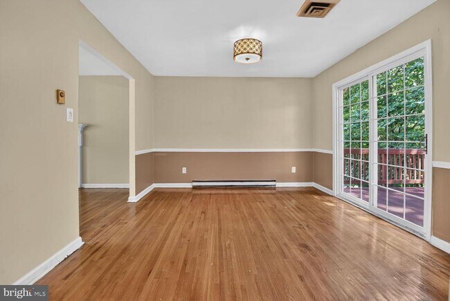 Building Photo - 3409 Beverly Dr