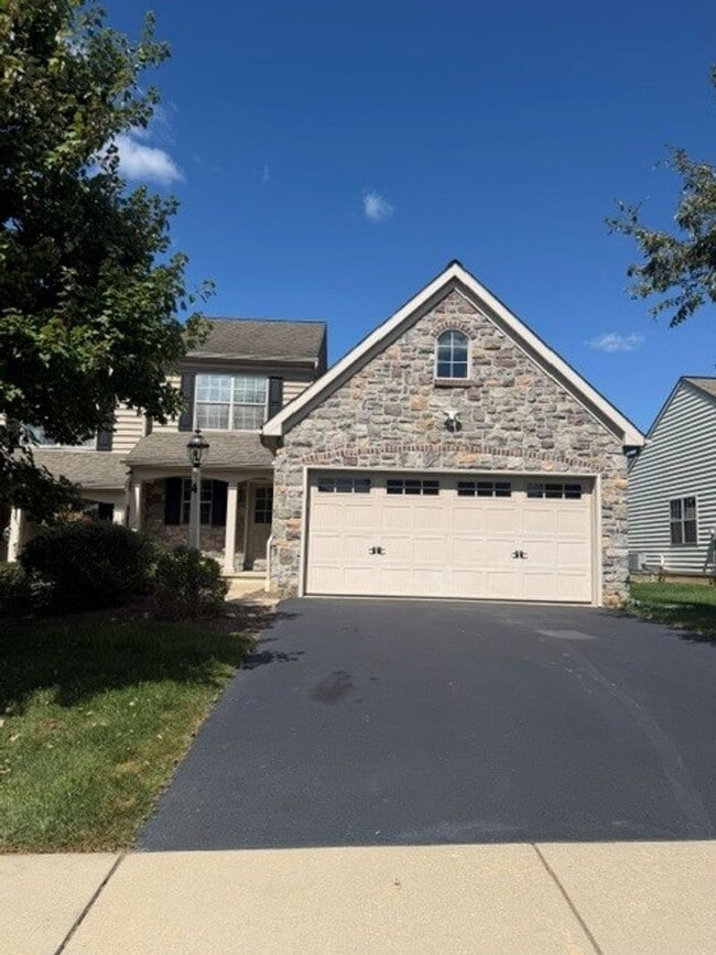 Building Photo - 4 Southbrook Dr