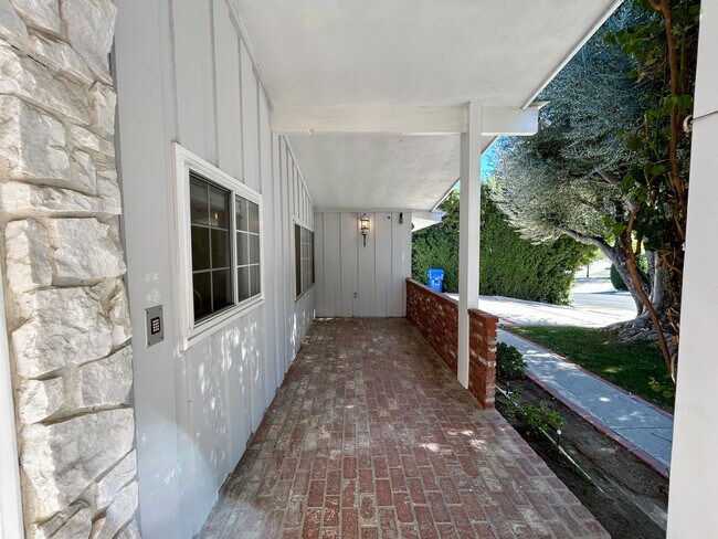 Porche delantero - 24507 Hatteras St