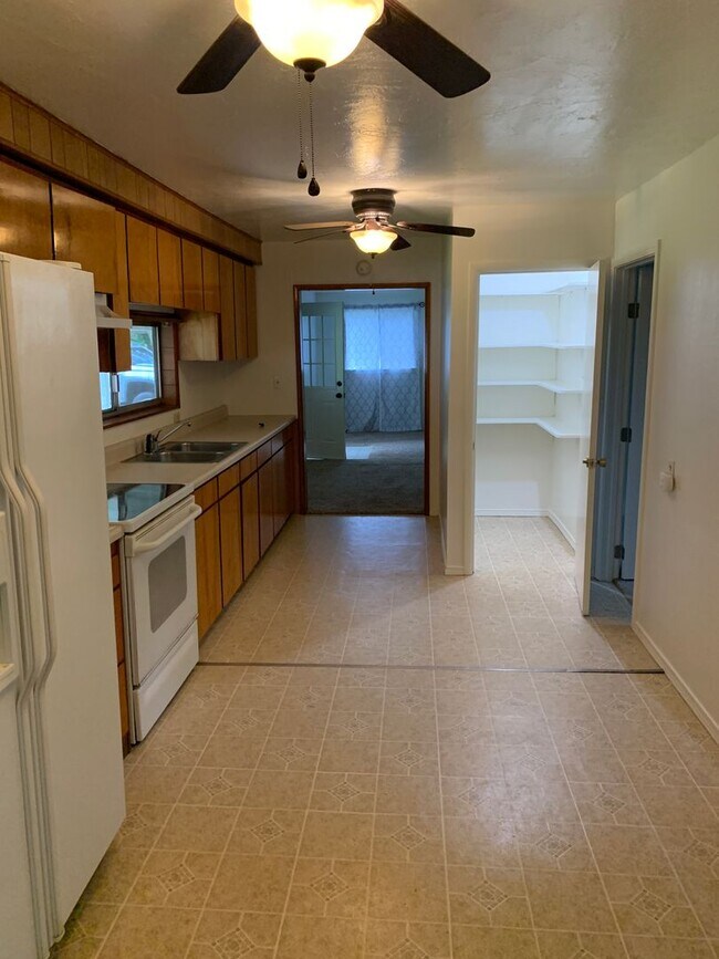 Building Photo - Melrose 2 bedroom 1 bath