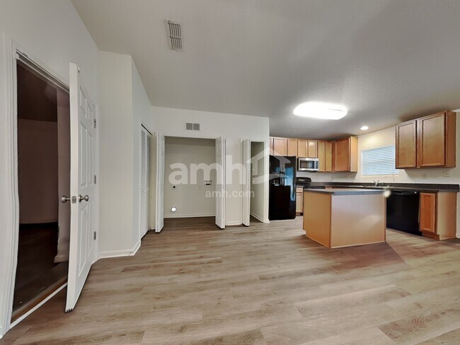 Building Photo - 6421 Pinewood Hills Dr