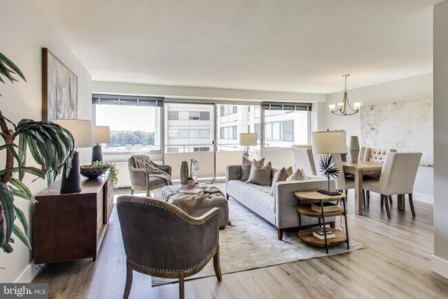 Foto del edificio - 5500 Friendship Blvd