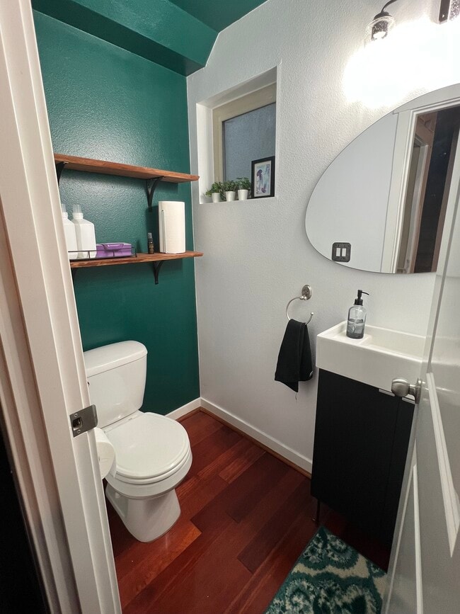 Building Photo - 9239 Woodlawn Ave N