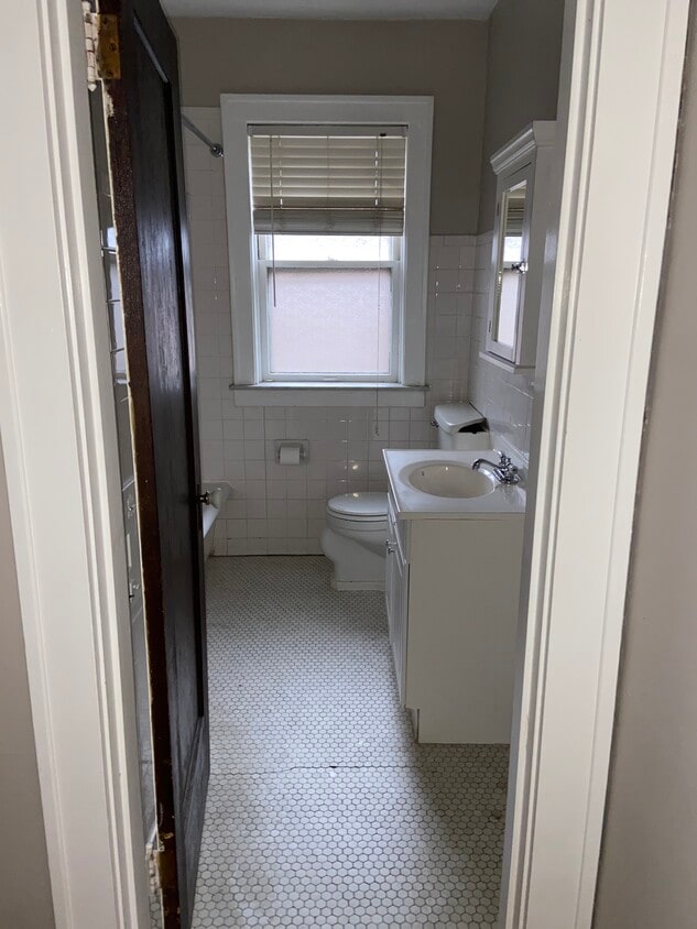 Primary Photo - 4964 Parker Ave