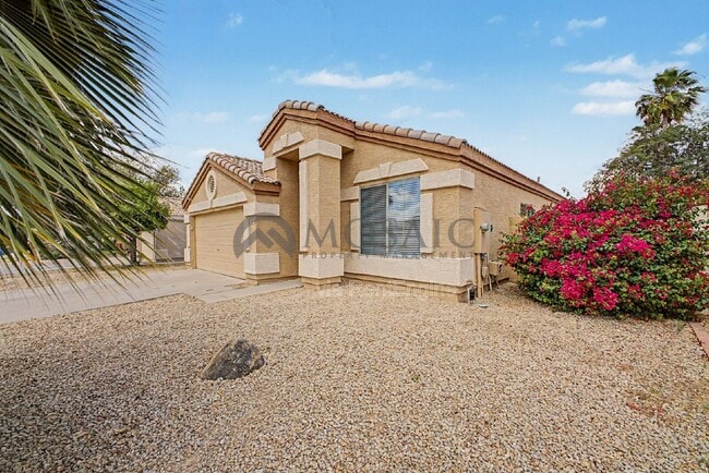 Building Photo - 1894 E Palomino Dr
