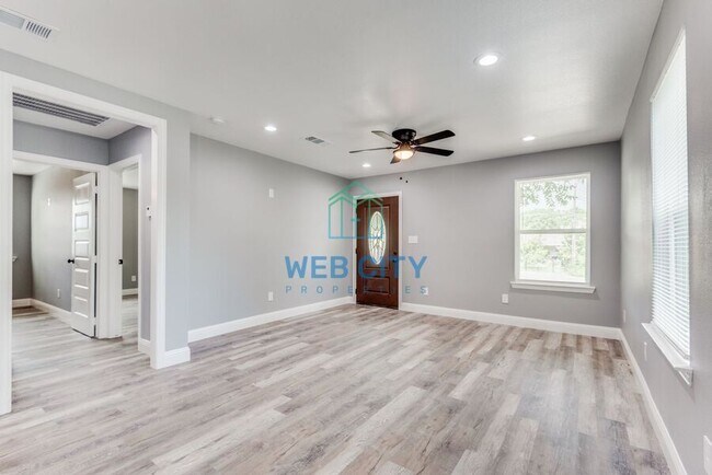Building Photo - 9214 Metz Ave