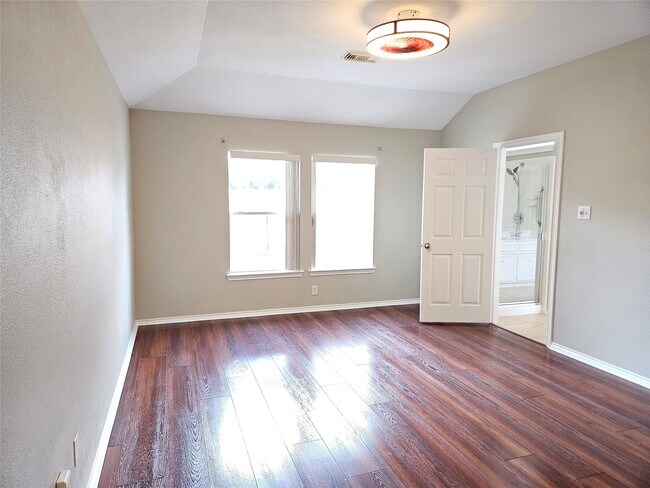 Foto del edificio - 2427 Colonial Springs Ln