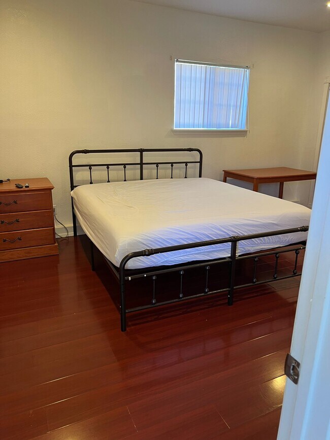 Foto del edificio - 1554 Ellis Ave
