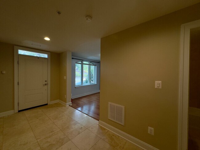 Foto del edificio - Elegant 3Bed/3.5Bath Townhome with Attache...