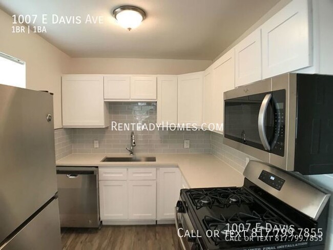 Building Photo - 1007 E Davis  Fort Worth, TX 76104