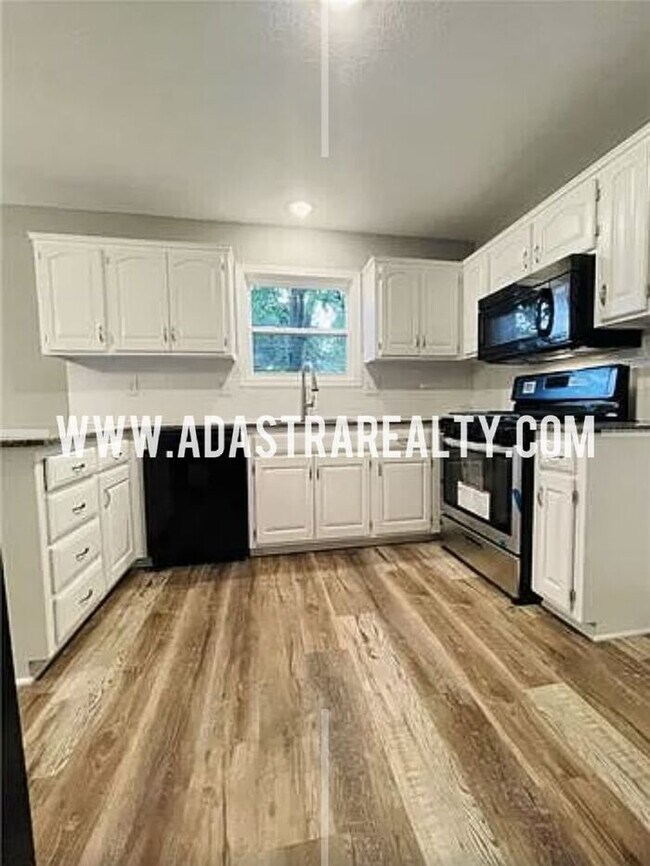 Foto del edificio - Gorgeous 4 Bed 3 Bath Home in Olathe!!-Ava...