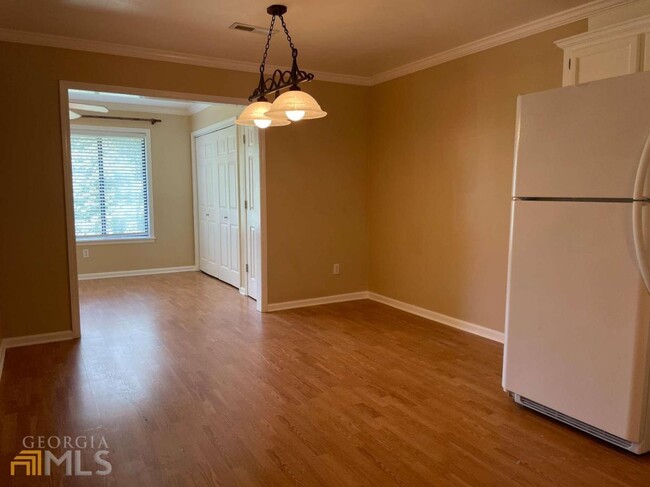 Building Photo - 302 Mt Vernon Dr