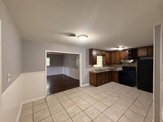 Foto del edificio - 4426 Narrow Lane Rd