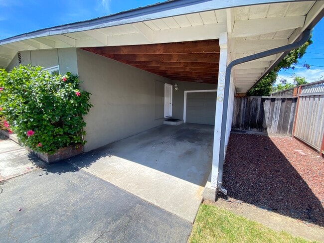 Building Photo - 356 Pineview Dr