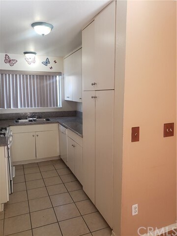 Building Photo - 13411 Village Dr