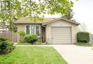 Building Photo - 43 Kanata Crescent