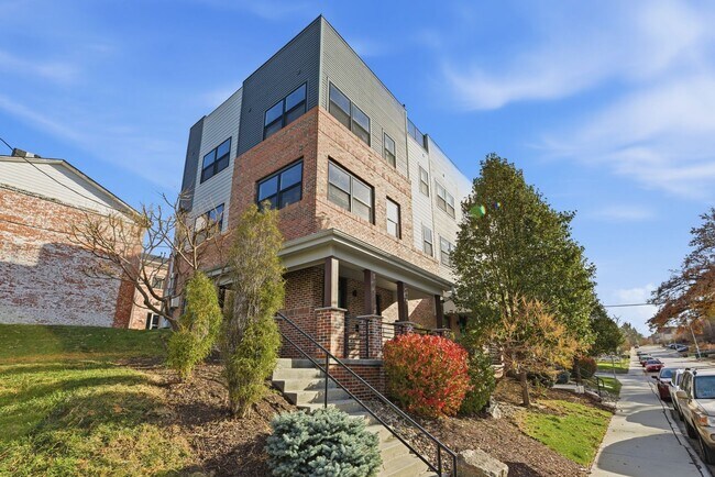 Foto del edificio - Stylish Midtown townhouse with stunning city views!