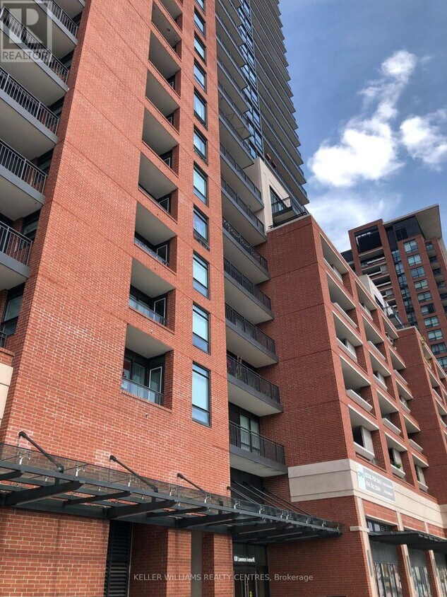 Photo principale - 830-830 Lawrence Ave W