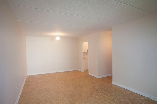 Building Photo - 1550 Avenue Filion