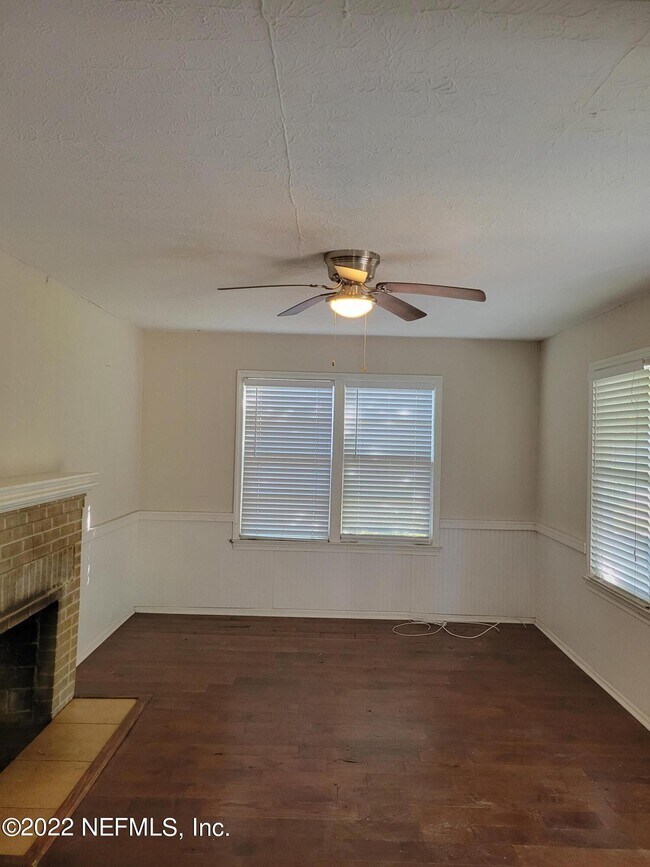 Building Photo - 4719 Crescent St