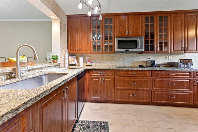 Foto del edificio - 15075 Witney Rd