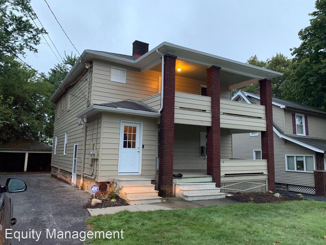 2 br, 1 bath House 333 E. Broadway St. House Rental in Girard, OH