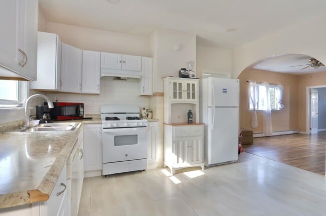 Building Photo - 17 Grant Ave