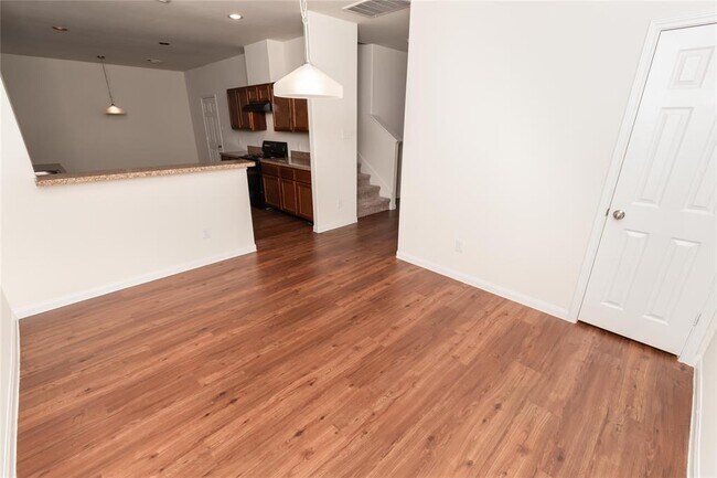 Building Photo - 19 Leisure Shore Ct