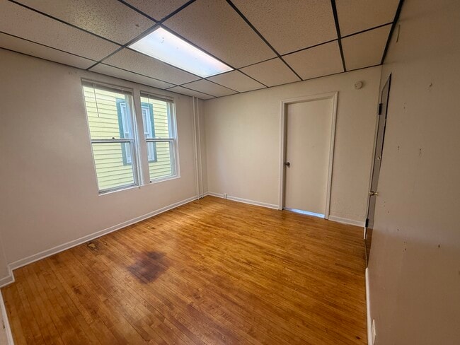 Building Photo - 807 Young St