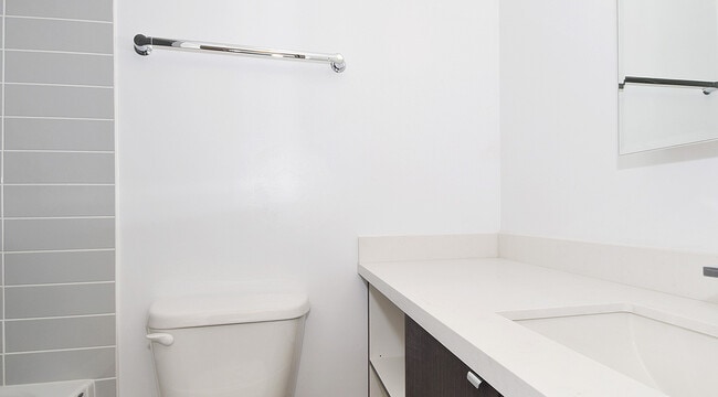 Photo du bâtiment - English Bay Tower