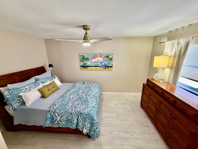 Foto del edificio - 220 Park Blvd N