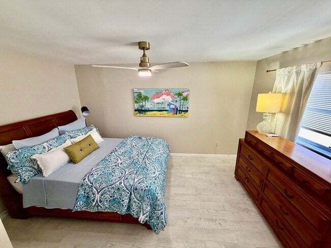 Building Photo - 220 Park Blvd N