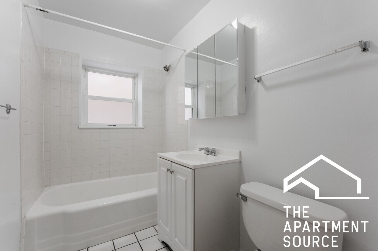 Photo - 6535 N Mozart St (Chicago, IL)