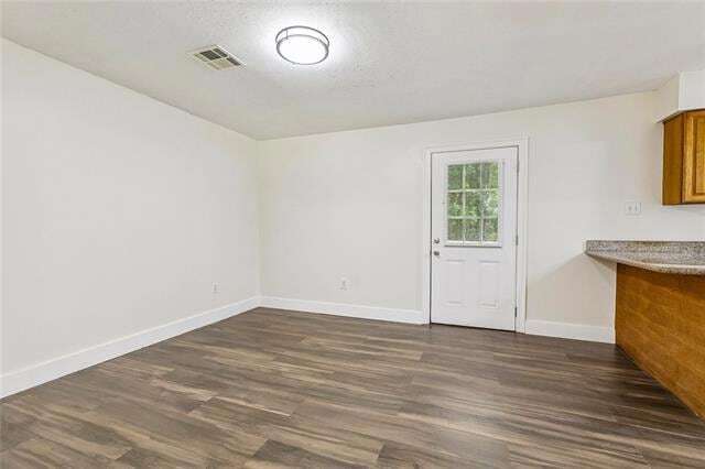 Foto del edificio - 65606 Mulberry St