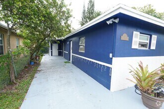 Building Photo - 1116 NW 5th Ave