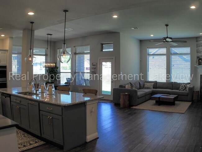 Building Photo - 4 Bedroom 3 Bath Executive Home in Argyle