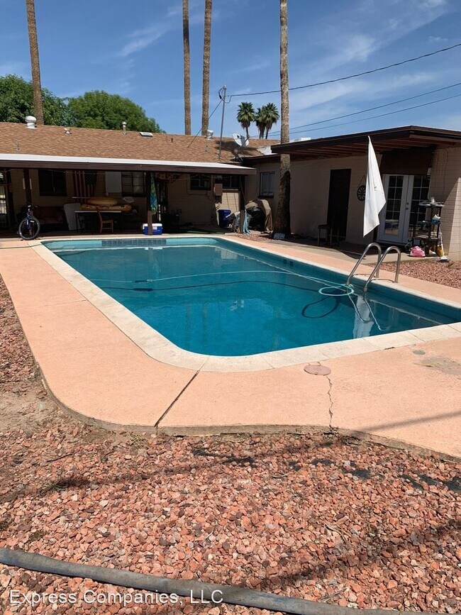 Building Photo - 5 br, 3 bath House - 1425 E Hudson Dr.