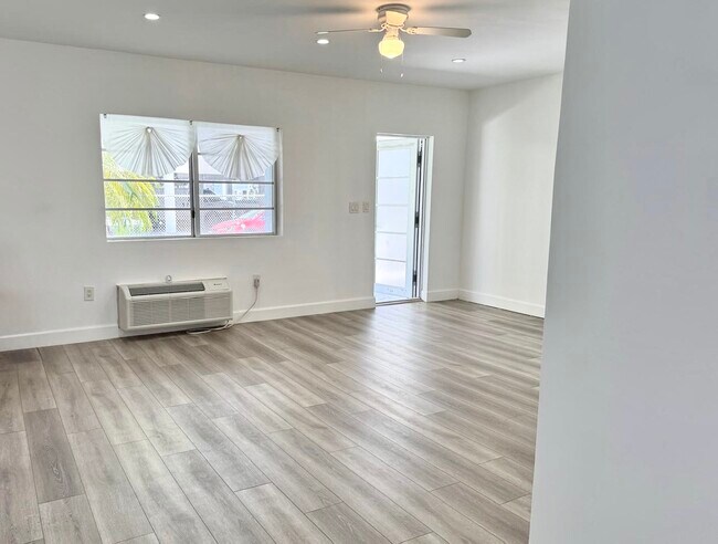 Foto del edificio - 916 W 41st St