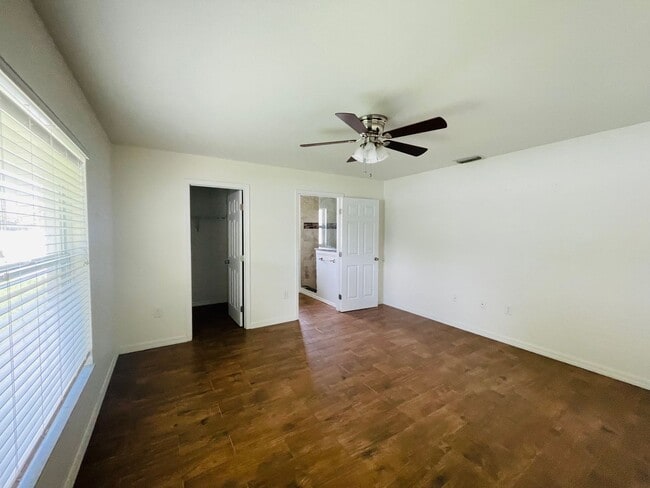 Foto del edificio - *UPDATED NORTH PORT 3/2/2 HOME*